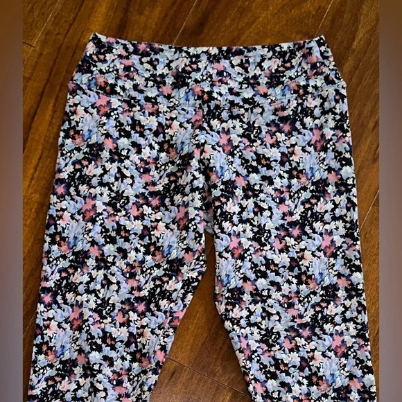 American Eagle Flower Print Capri Leggings - Picture 8 of 11
